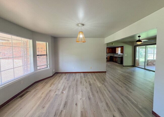 Building Photo - Charming Home in Quiet Cul-de-Sac!