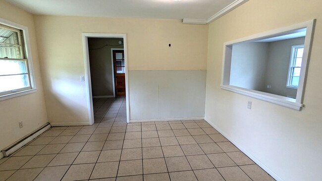 Building Photo - 1635 Roberts. 3 bedroom, 2 bath house with...