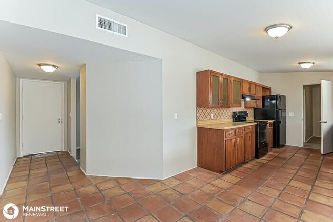 Building Photo - 7126 E 34th St, Tucson, AZ 85710