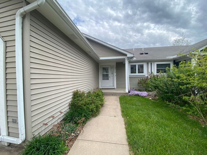 Foto principal - $2,200 | 3 Bedroom, 2 Bathroom Duplex | No...