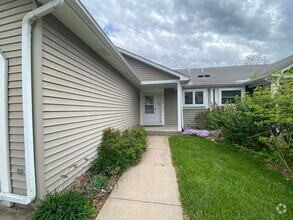 Building Photo - 2216 Plaen View Dr