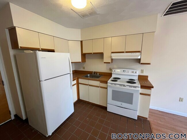 Building Photo - 81 Essex St