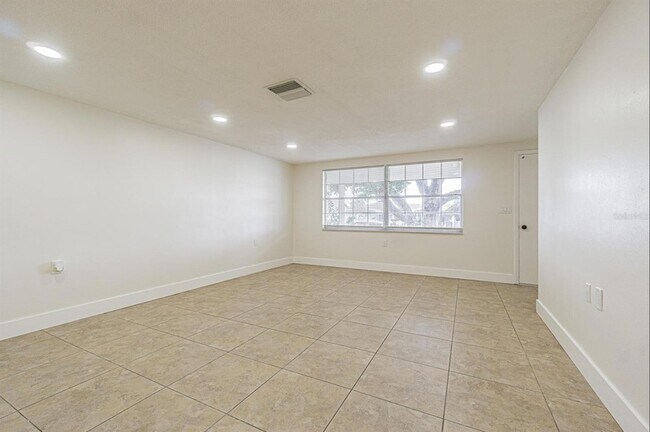 Foto del edificio - 5631 Riddle Rd
