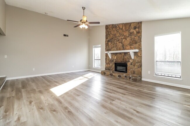Foto del edificio - 4795 Jamerson Forest Cir