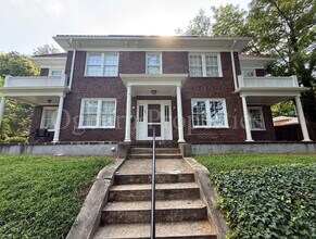 Building Photo - 202 N Hawthorne Rd