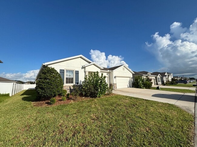 Building Photo - Large home in central Ocala location - Won't last