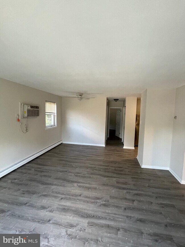 Foto del edificio - 839 Garrett Ln