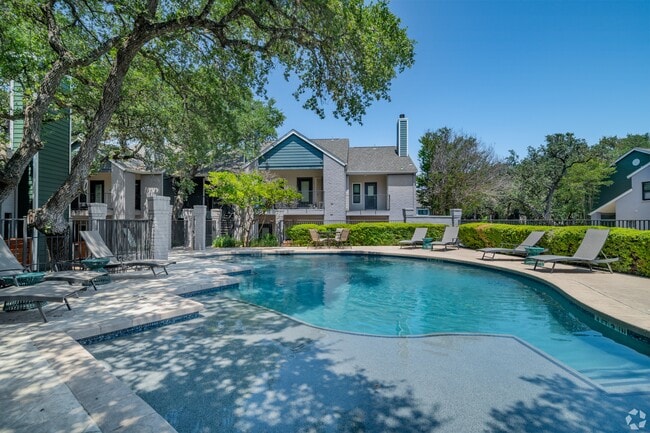 Building Photo - Apex Apartments