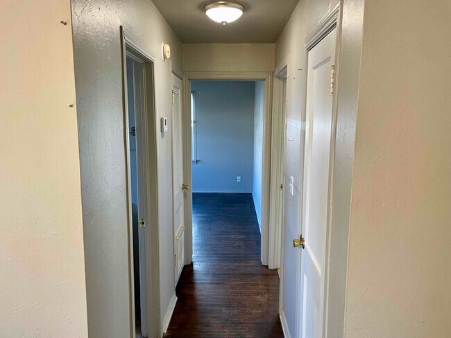 Foto del edificio - 1006 E Campbell St