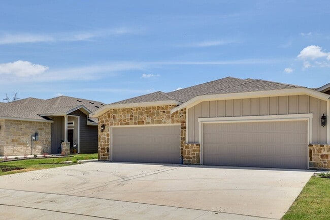 Foto del edificio - GORGEOUS 4 BEDROOM DUPLEX LOCATED IN MIDLOTHIAN ISD!