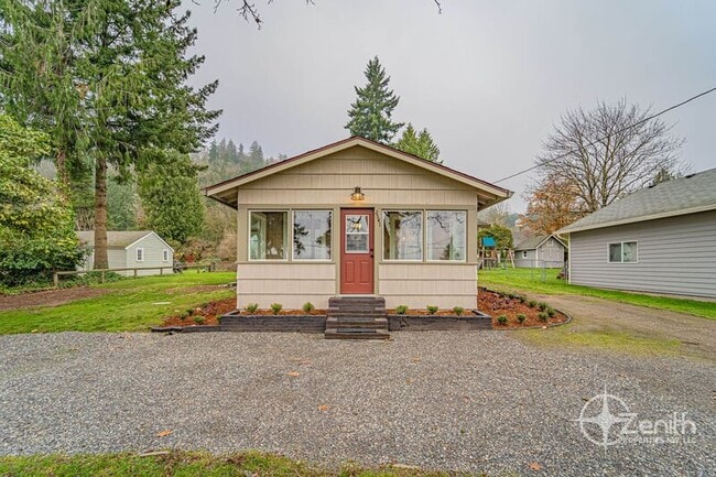 Building Photo - 2541 SW 6th Ave