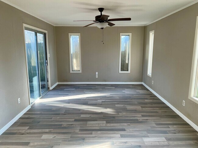 Foto del edificio - FOR RENT - 3 Bedroom, 1 Bath!