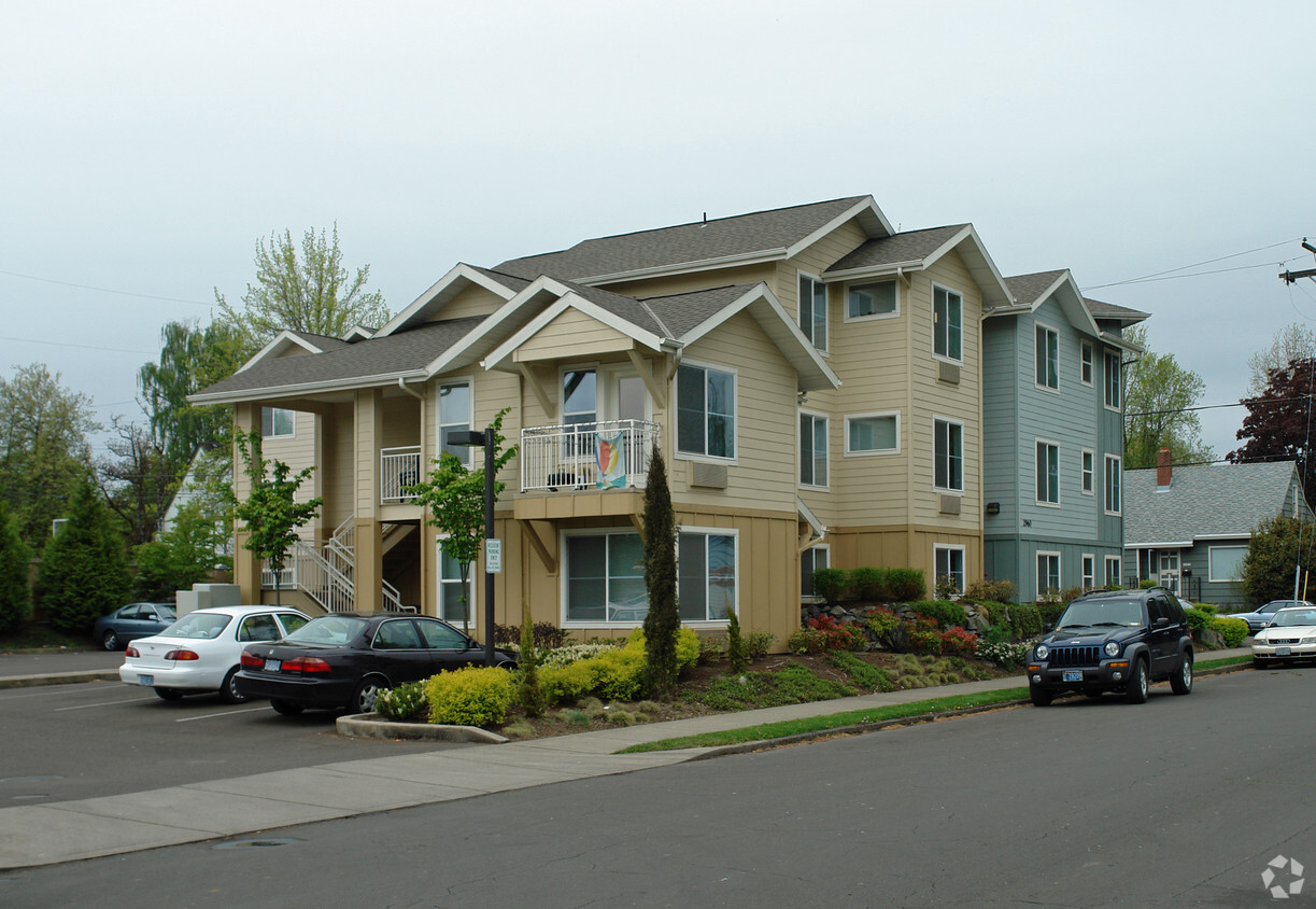 Foto del edificio - White Bear Apartments