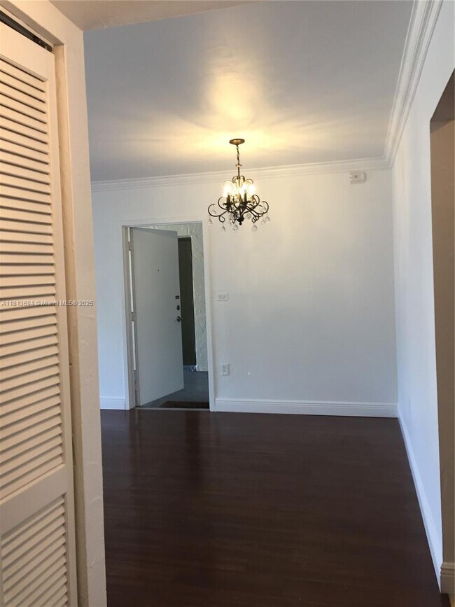 Foto del edificio - 7907 SW 104th St
