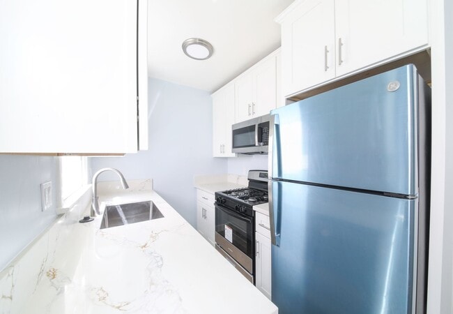 Building Photo - 1109 Loma Ave