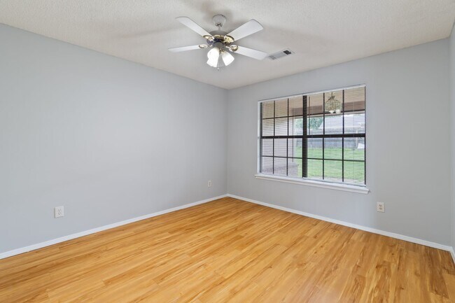 Foto del edificio - 8808 Timberlyn Way