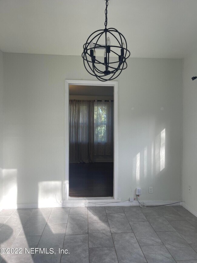 Building Photo - 1534 Peachtree Cir E