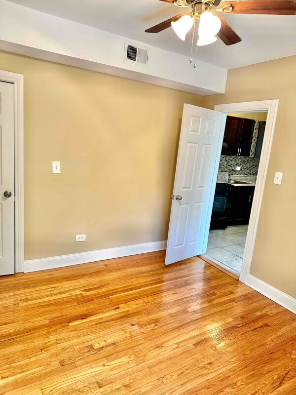 Building Photo - 1144 W 84th St