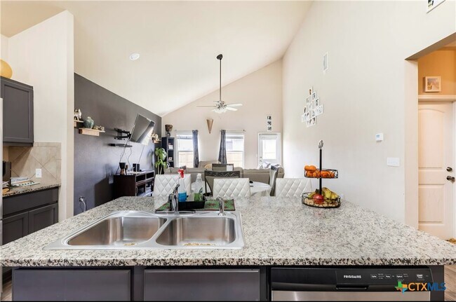 Foto del edificio - 1030 Apricot Ln