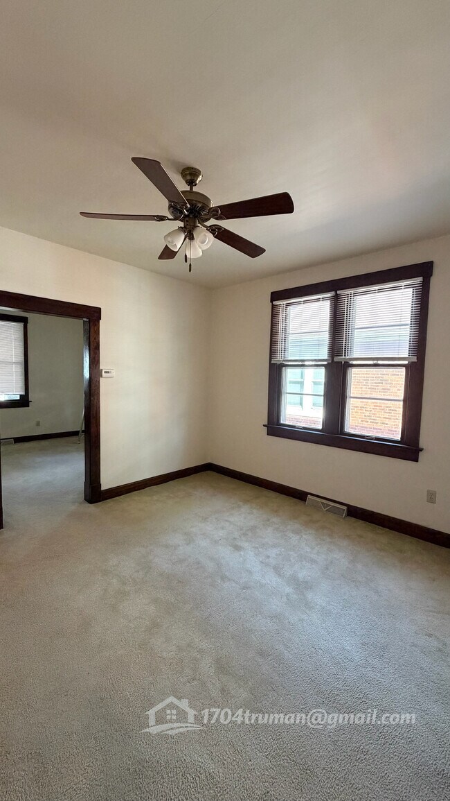 Otra vista del dormitorio - 1316 Raab Ave