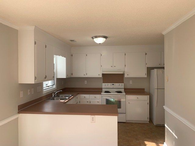 Foto del edificio - 1205 Cross Creek Cir