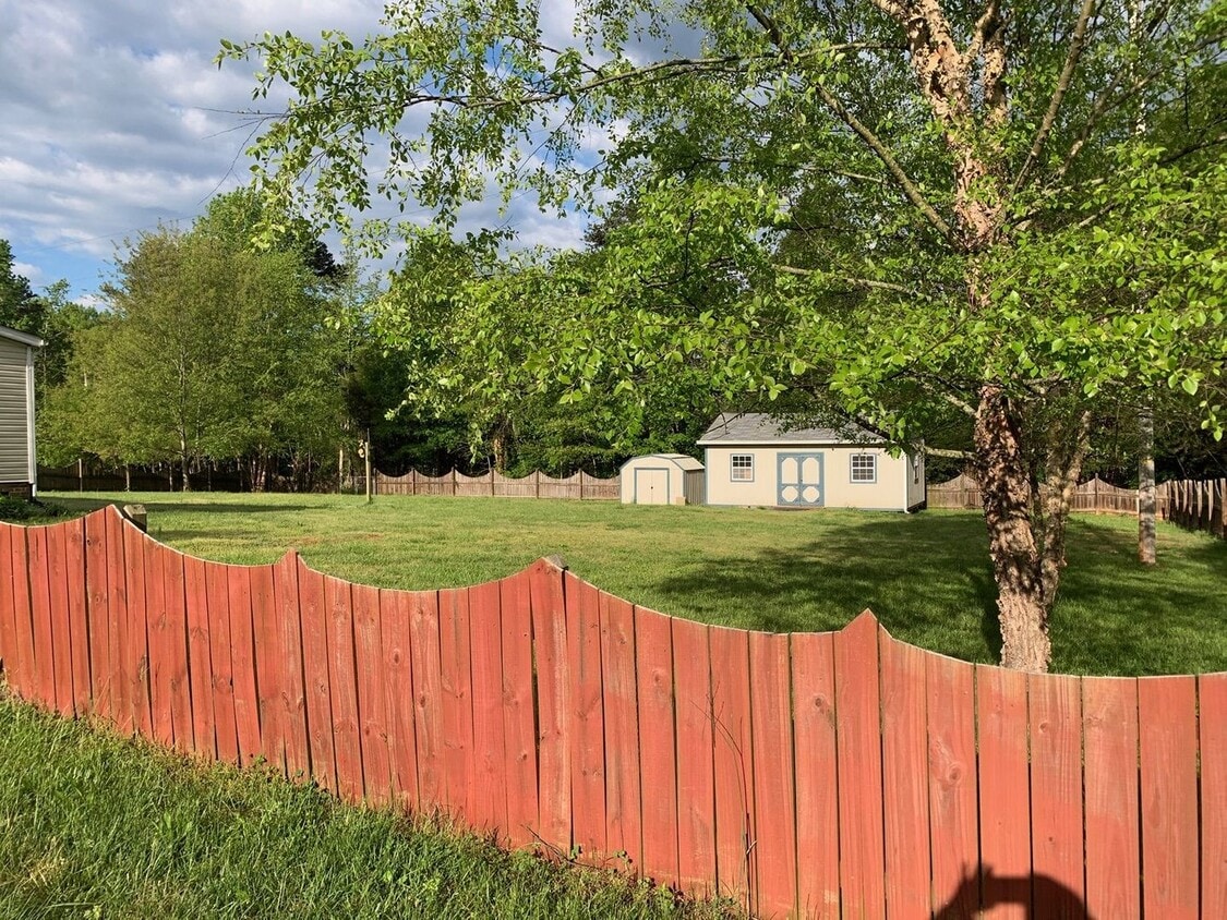 Primary Photo - 128 Evelyn Ln
