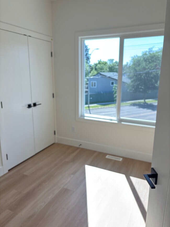 Building Photo - 9302 90 St NW