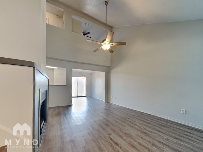 Foto del edificio - 10349 Wood Heights Dr