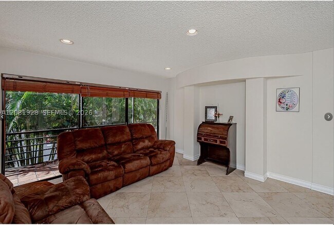 Foto del edificio - 4000 N Hills Dr