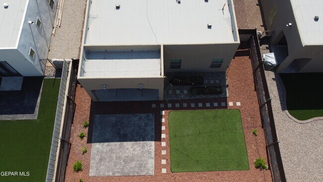 Foto del edificio - 509 Cedarwood Ave