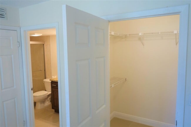 Foto del edificio - 5686 Rock Island Rd