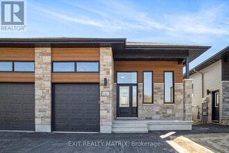 Building Photo - 560 Regina St