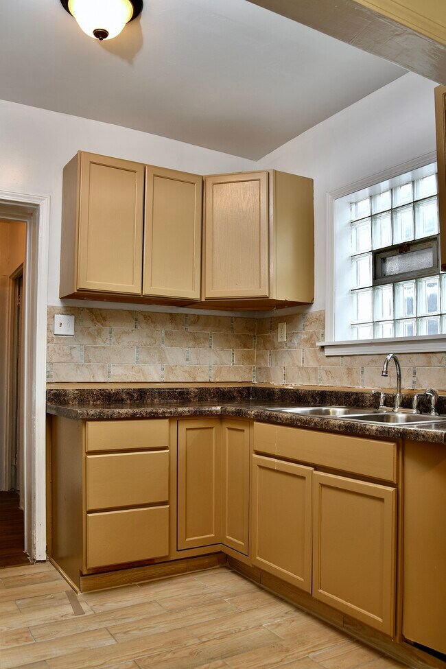 8130 S Cornell Ave, Chicago, IL 60617 House Rental in Chicago, IL