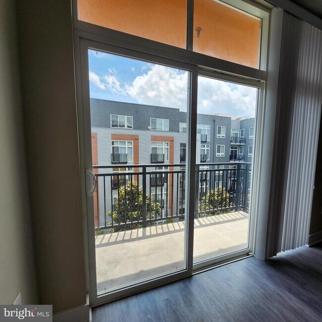 Foto del edificio - 145 Riverhaven Dr