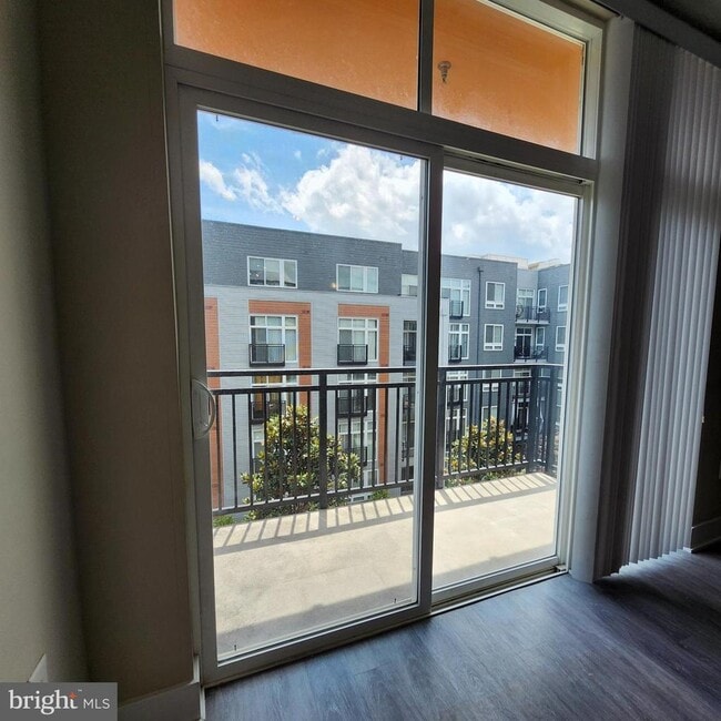 Building Photo - 145 Riverhaven Dr