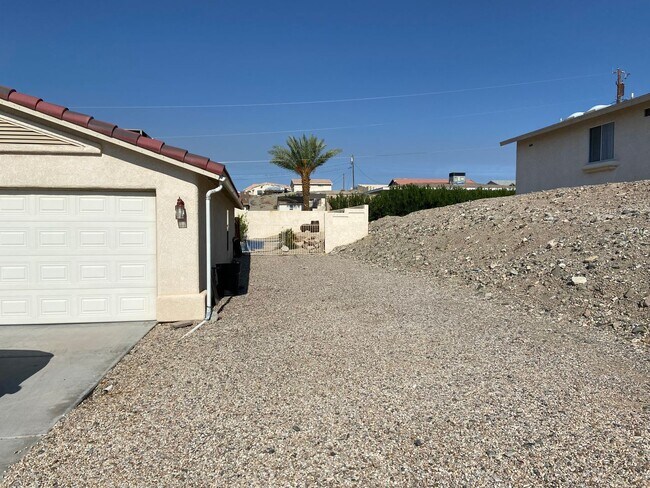 Building Photo - Pending! Unfurnished Long Term Pool Home