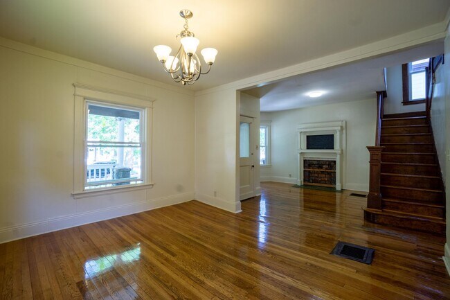 Building Photo - Beautiful One Family Home  Available 6/1/25