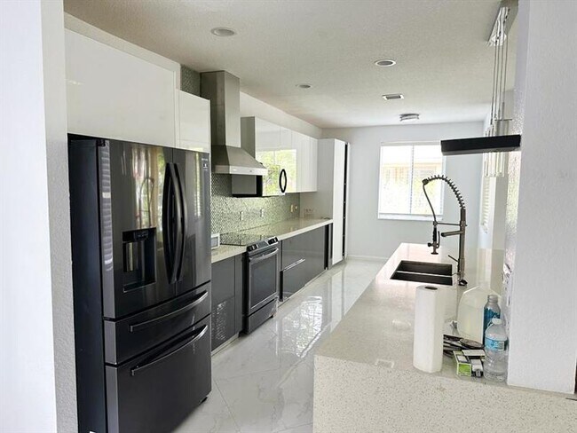 Foto del edificio - 499 Conservation Dr