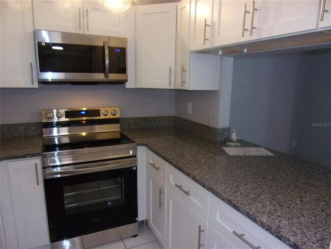 Building Photo - 2-Bed, 2-Bath Condo Retreat in Serene Tarpon Springs Oasis!