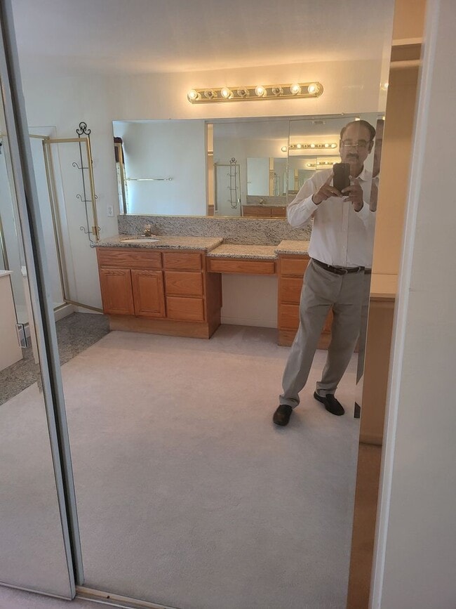 Foto del edificio - 5049 Pine Lake Ct