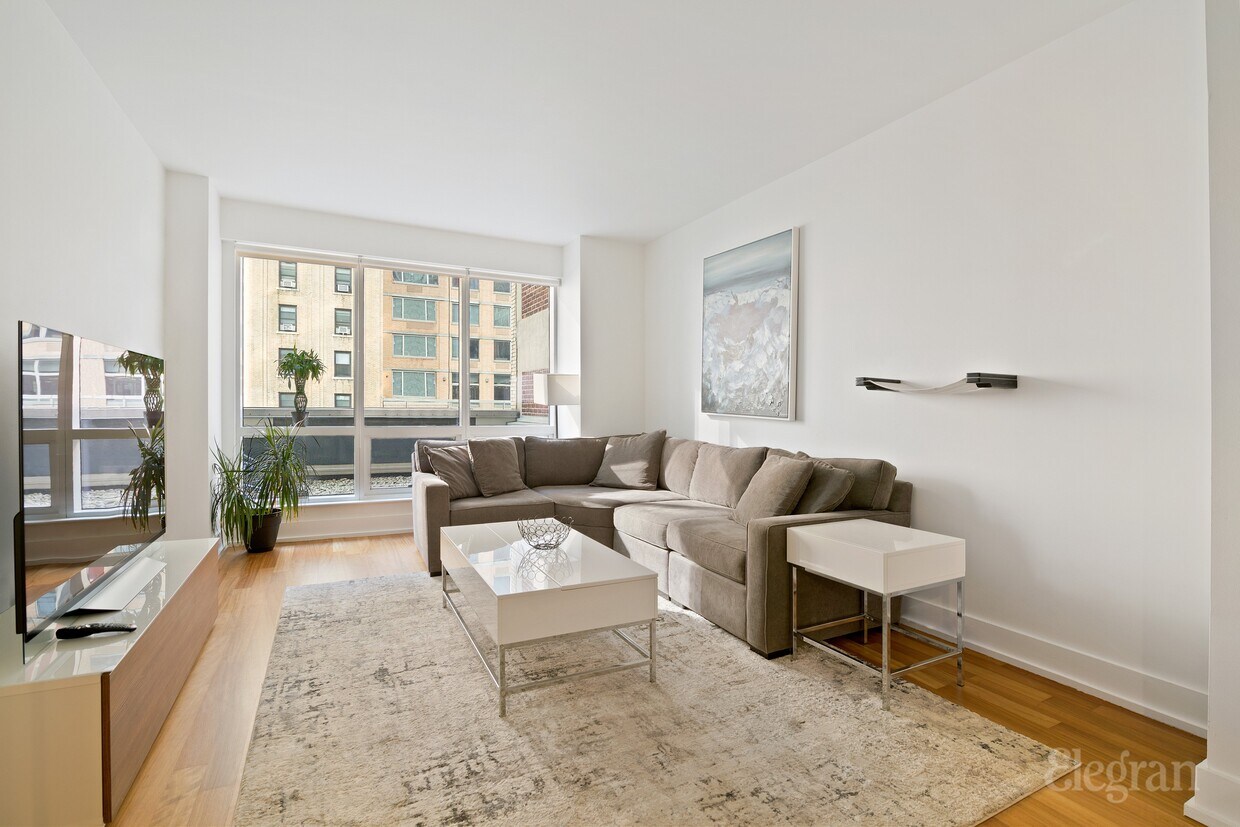 Primary Photo - 350 W 42nd St