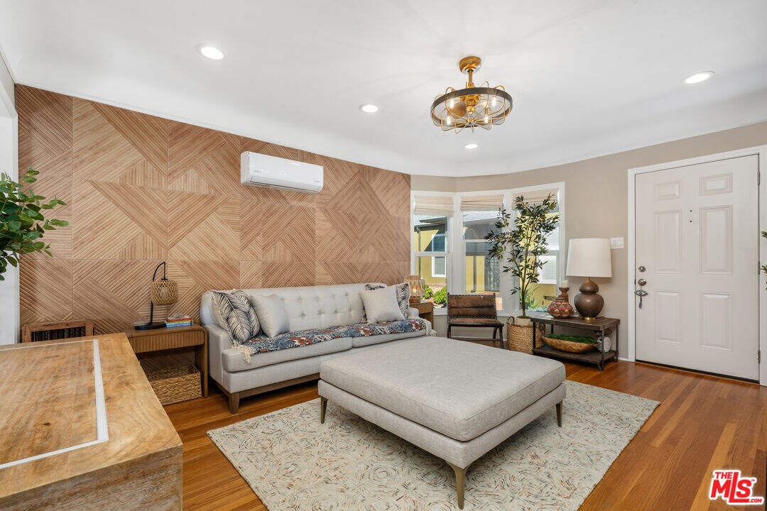 Foto principal - 1332 Ocean Park Blvd