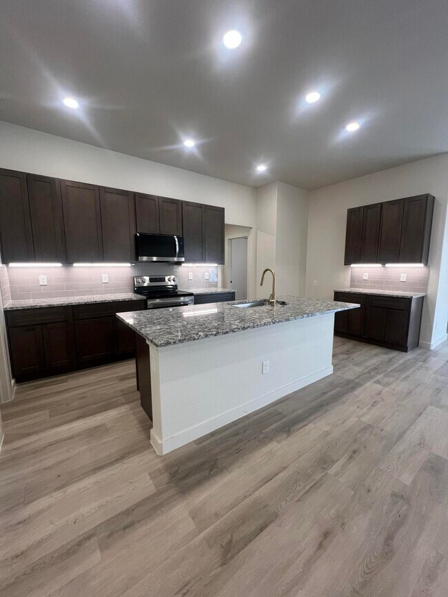 Foto del edificio - 13815 Gary Ave