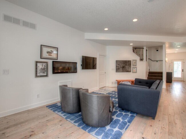 Foto del edificio - 3705 W Fuller St