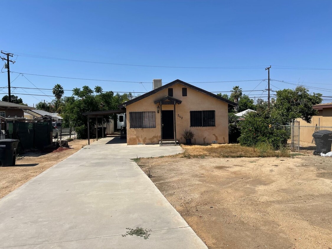 Primary Photo - 1 Bed | 1 Bath | 720 Sq Ft | Detached Sing...