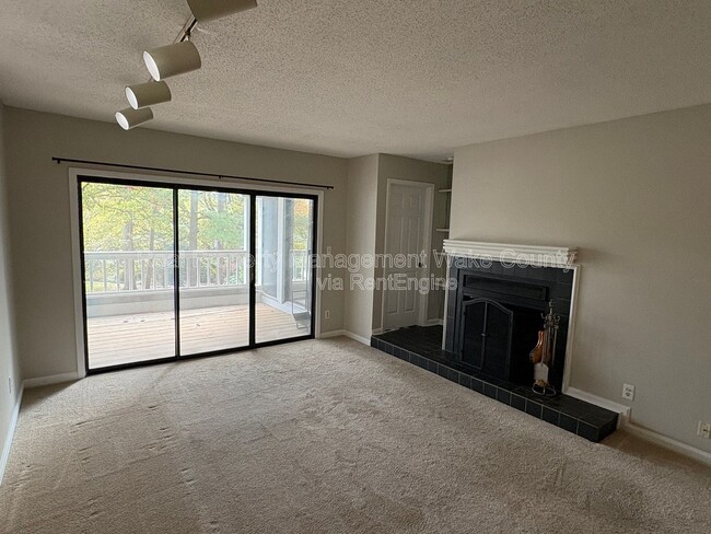 Building Photo - 700 Bishops Park Dr