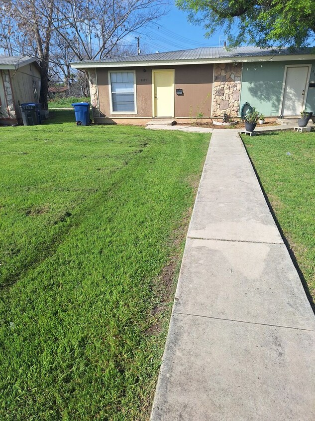 Primary Photo - Brookview Duplex 6809