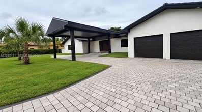 Building Photo - 9505 SW 67th Ave