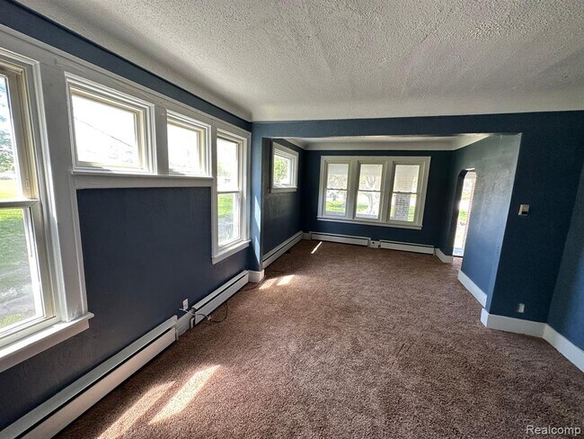 Foto del edificio - 47611 Ford Rd