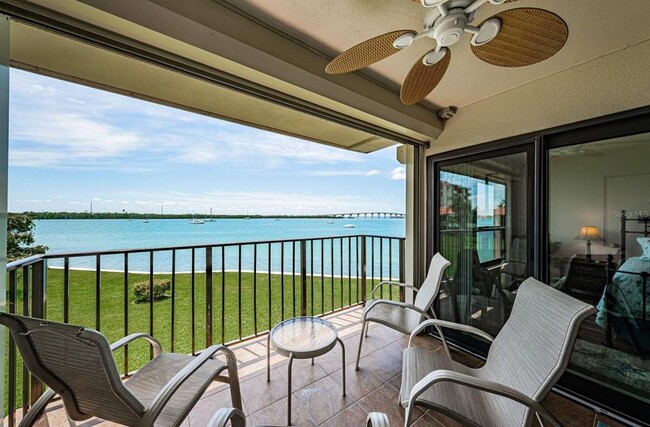 Building Photo - 6291 Bahia Del Mar Cir N